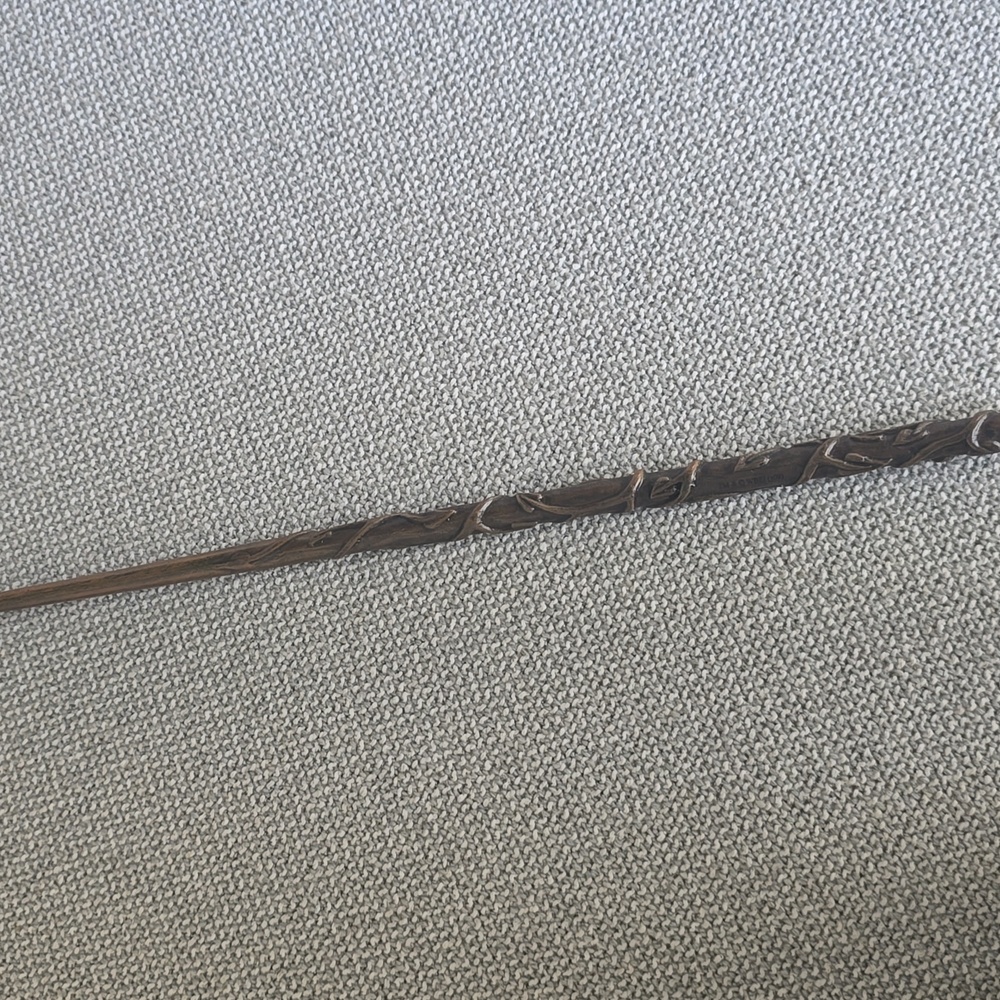 Harry Potter Series: Intricately Carved Brown Wand